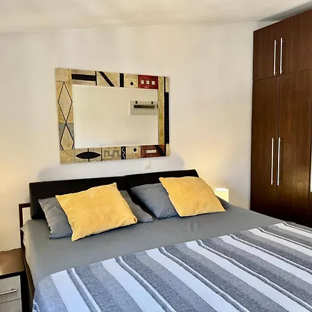 Liv - Private Parking And Terrace Split